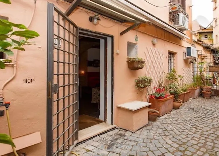 Independent With Garden Heart Of Trastevere John Cabot